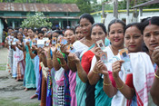 SHIVASAGAR, APR 19 (UNI):- Voters displaying identity cards while standing in the queue to cast their votes at a polling booth during the 1st Phase of General Elections-2024 at Disangmukh, Sivasagar, in Assam on Friday. UNI PHOTO-268U
