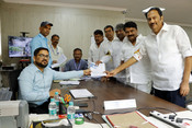 HYDERABAD, APR 19 (UNI):- T.Padma Rao Secunderabad Lok Sabha BRS candidate filing nomination at GHMC Secunderabad Zonal Office, Beside Court, Secunderabad, on Friday. UNI PHOTO-276U