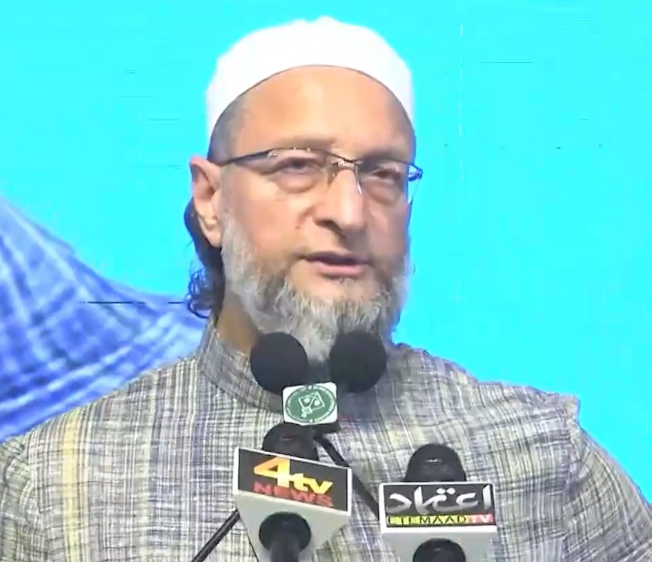 ओवैसी का सपा पर निशाना, बोले- मुसलमानों को राजनीतिक हिस्सेदारी से रोकना चाहते हैं विपक्षी दल