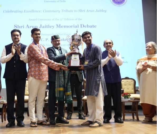 सवाल पूछना लोकतंत्र में जरूरी, लेकिन व्यवस्था को बाधित करने के लिए नहीं, उसे बेहतर बनाने के लिए पूछें सवाल: राधाकृष्णन