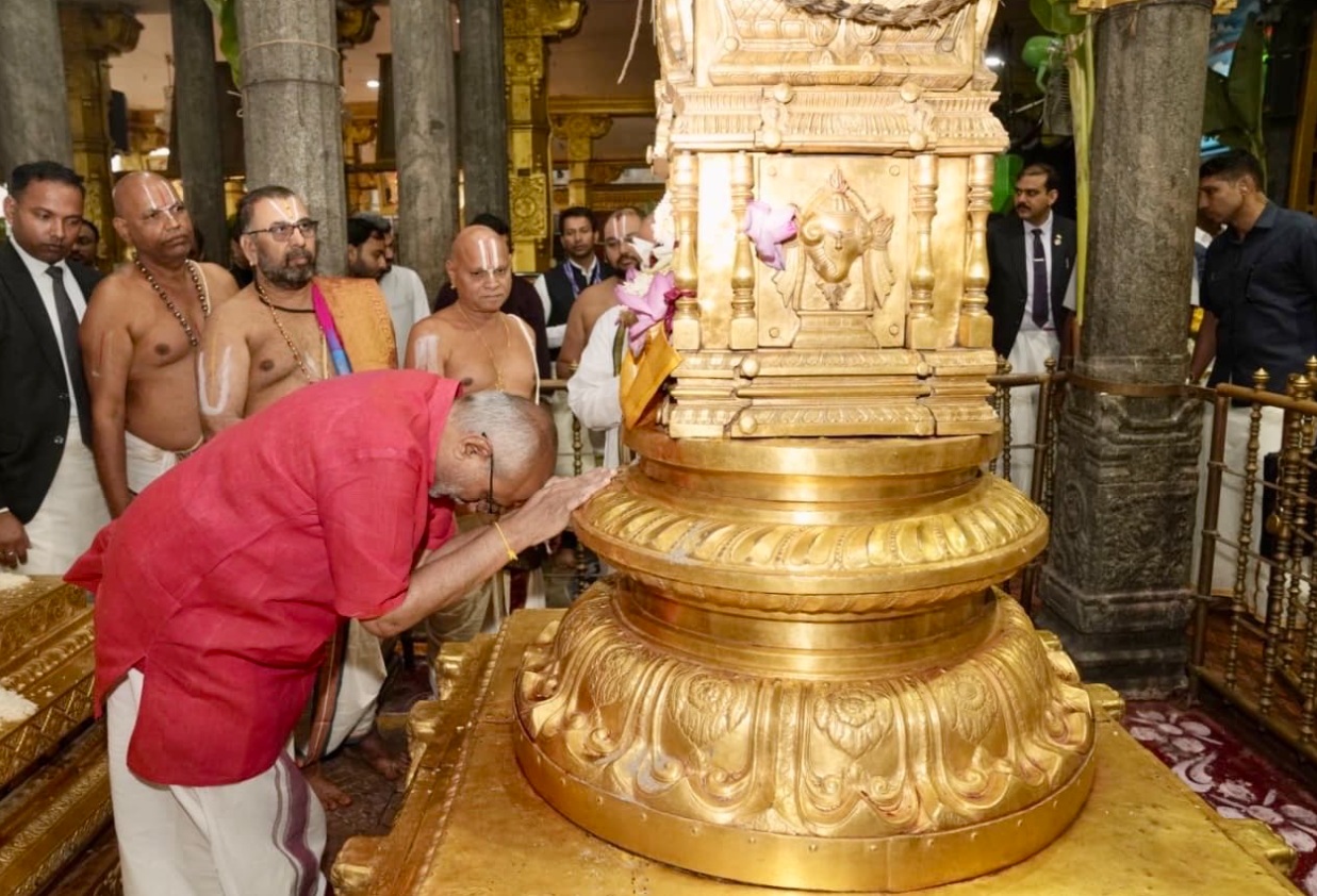 राधाकृष्णन ने तिरुचानूर मंदिर में देवी श्री पद्मावती के किए दर्शन