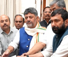 कर्नाटक में सरकार-पार्टी के बीच तालमेल के लिए राजनीतिक मामलों की समिति बनाने पर कांग्रेस कर रही है विचार