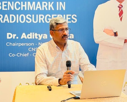 डॉ. गुप्ता ने चिकित्सकों के प्रशिक्षण पर दिया बल, कहा - साइबरनाइफ तकनीक से बिना चीर-फाड़ 2500 से अधिक मरीज हुए स्वस्थ