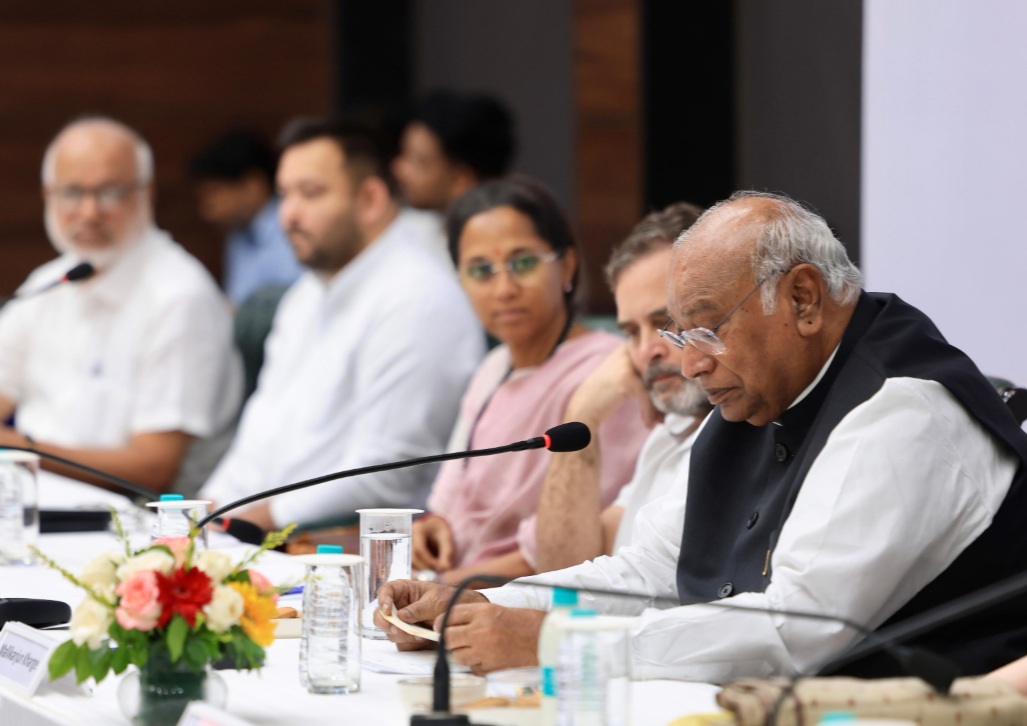 इंडिया गठबंधन की बैठक शुरू, चुनाव आयोग तथा अन्य मुद्दों पर होगी चर्चा