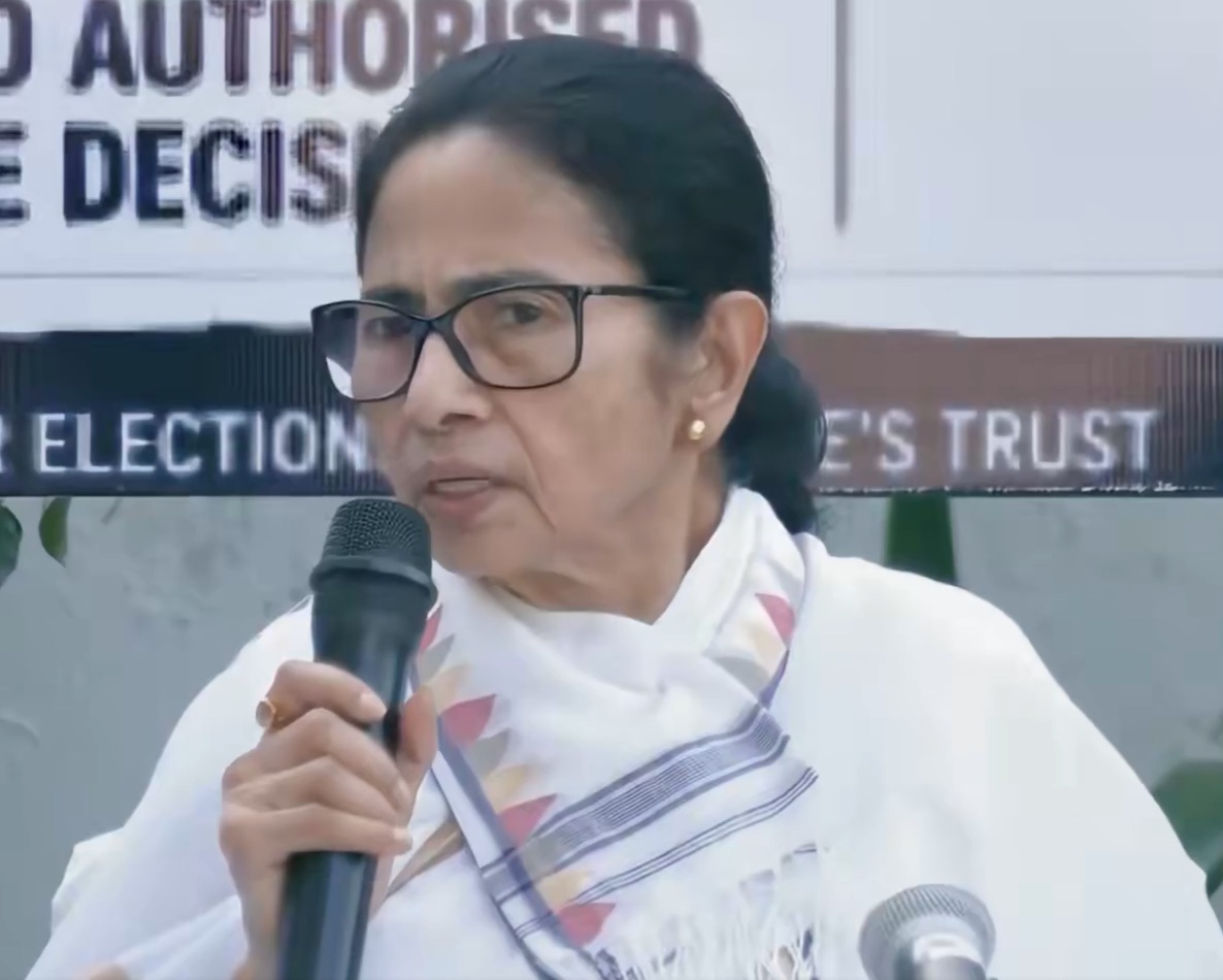 ज्ञानेश कुमार ने बंगाल में चुनाव प्रक्रिया प्रभावित की, मतदाताओं के अधिकार छीने : ममता बनर्जी