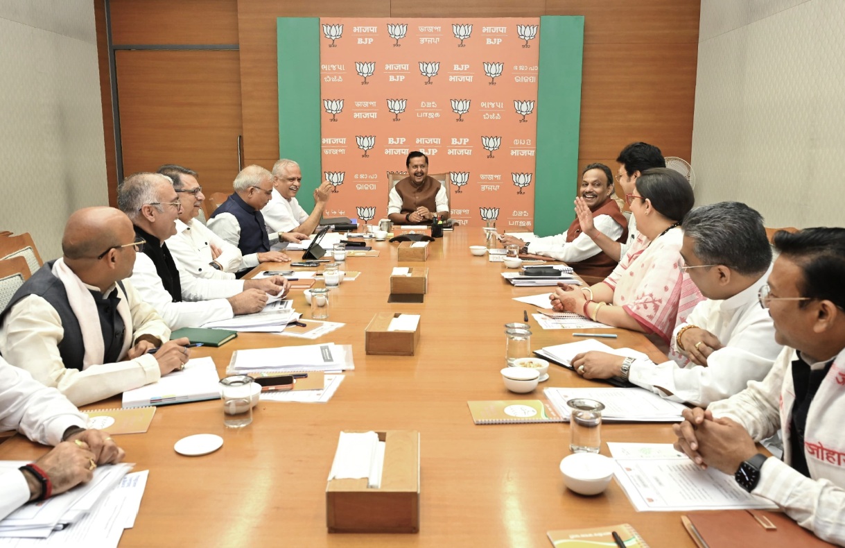 नवीन ने पार्टी महासचिवों के साथ की आगामी रणनीति और संगठन से संबंधित मुद्दों पर चर्चा
