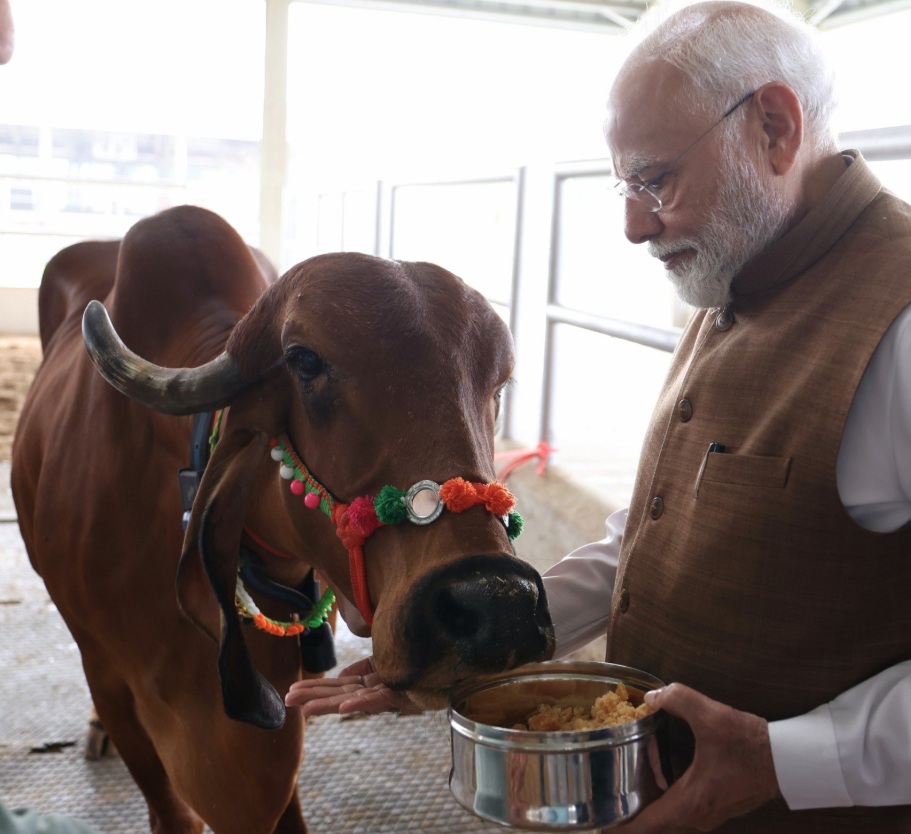 बनासकांठा में 14 हजार करोड़ की परियोजनाएं, किसान निधि की 18 हजार करोड़ की किस्त, मोदी ने विपक्ष पर साधा निशाना
