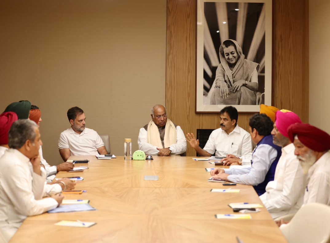 खरगे-राहुल ने किया पंजाब कांग्रेस नेताओं के साथ चुनाव की रणनीति पर मंथन