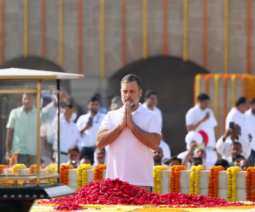 गांधी जयंती पर खरगे और राहुल ने राजघाट जाकर बापू को श्रद्धांजलि दी