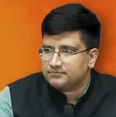 भाजपा ने राहुल गांधी पर महिला पुलिसकर्मी को गलत तरीके से छूने का लगाया आरोप