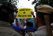 NEW DELHI, NOV 9 (UNI):- Police form a circle around protesters as they demonstrate against the Central and State governments’ failure to curb alarming AQI levels and their adverse impact on public health at India Gate on Sunday. UNI PHOTO- RITIK SHARMA 14U NEW DELHI, NOV 9 (UNI):- Police form a circle around protesters as they demonstrate against the Central and State governments’ failure to curb alarming AQI levels and their adverse impact on public health at India Gate on Sunday. UNI PHOTO- RITIK SHARMA 14U