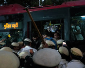 NEW DELHI, NOV 9 (UNI):- Protesters are detained in buses during demonstrations against the Central and State governments’ failure to control alarming AQI levels and their impact on public health, despite the area being a designated no-protest zone at India Gate on Sunday. UNI PHOTO- RITIK SHARMA 17U NEW DELHI, NOV 9 (UNI):- Protesters are detained in buses during demonstrations against the Central and State governments’ failure to control alarming AQI levels and their impact on public health, despite the area being a designated no-protest zone at India Gate on Sunday. UNI PHOTO- RITIK SHARMA 17U