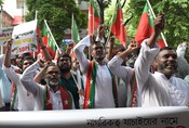 KOLKATA, JULY 18 (UNI):- A protest march to Orissa Bhawan from Sealdah by Social Democratic Party of India, West Bengal against alleged atrocities on Bengali workers in Orissa and other states, in Kolkata on Friday. UNI PHOTO-103U KOLKATA, JULY 18 (UNI):- A protest march to Orissa Bhawan from Sealdah by Social Democratic Party of India, West Bengal against alleged atrocities on Bengali workers in Orissa and other states, in Kolkata on Friday. UNI PHOTO-103U