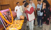 DEHRADUN,MAR 14 (UNI):-Local film and TV artists of Uttarakhand pay homage to Tharu folk singer Rinku Rana and folk singer Deepak Kanwal at the Press Club in Dehradun on Saturday.UNI PHOTO-117U